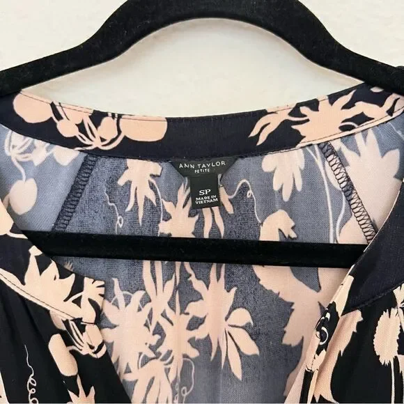 Ann Taylor Black Tan Floral Print Stretchy Long Sleeve Blouse Top Size SP - Picture 2 of 9